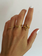 Load image in gallery viewer, Big Snake Gold Ring
